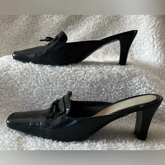 LIZFLEX Women's size 8 black high heels. Leather uppers. Pre-owned