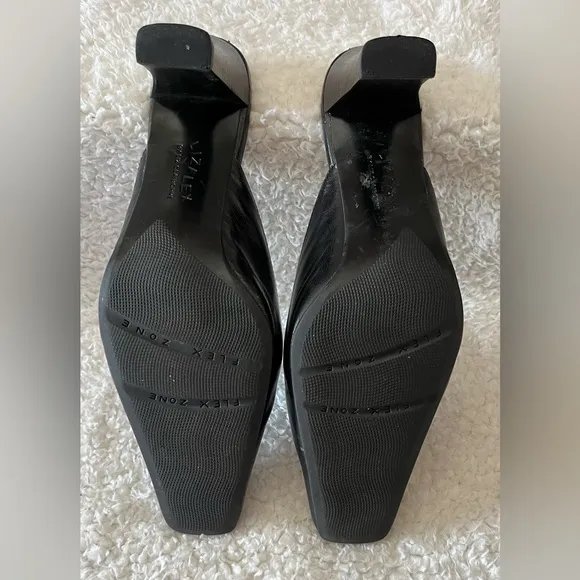 LIZFLEX Women's size 8 black high heels. Leather uppers. Pre-owned