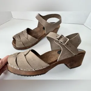 Lotta from Stockholm low peep toe taupe clogs wooden sandals shoes 37
