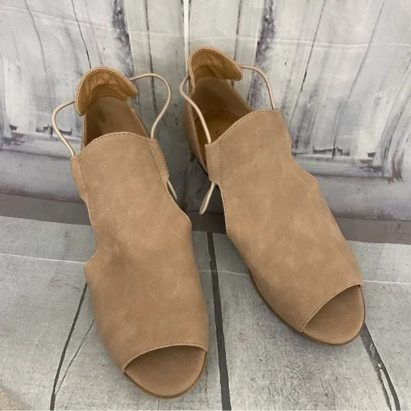 Lucky Brand Big Girl Size 5M 5 Brown Leather Slip On Heels Open Toe Tan Beige