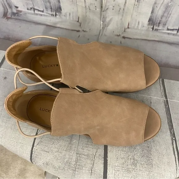 Lucky Brand Big Girl Size 5M 5 Brown Leather Slip On Heels Open Toe Tan Beige