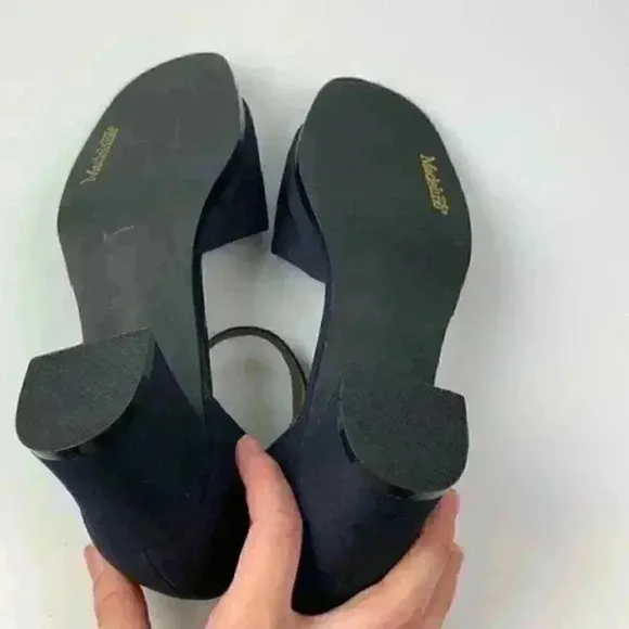 Madeline Stuart heels 7 Bimini navy blue vintage