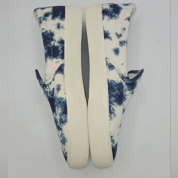 Madewell Sidewalk Slip-On Sneakers in Tie-Dyed Blue and White Recycled Canvas 10