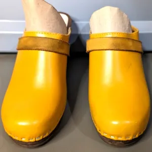 Maguba Sweden 39 sunny yellow leather 2.5&quot; heeled wood sole clog mule slides