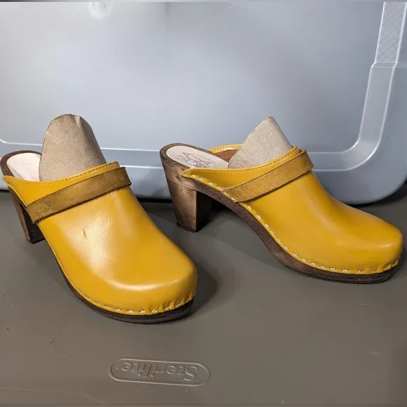 Maguba Sweden 39 sunny yellow leather 2.5&quot; heeled wood sole clog mule slides