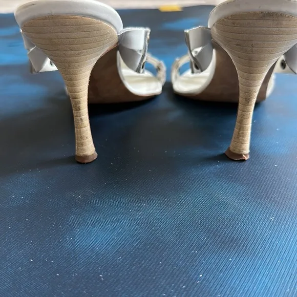 Manolo Blahnik Bulgaro Sandals/ Slides size 38 1/2 GUC white with metal - 🤍