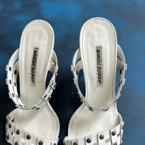 Manolo Blahnik Bulgaro Sandals/ Slides size 38 1/2 GUC white with metal - 🤍