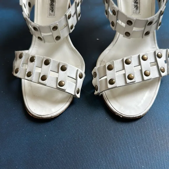Manolo Blahnik Bulgaro Sandals/ Slides size 38 1/2 GUC white with metal - 🤍