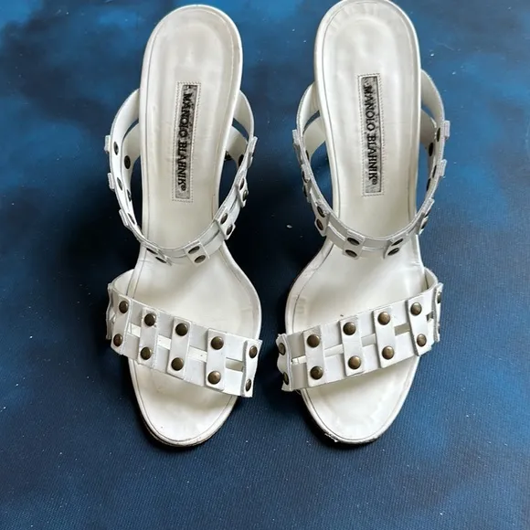 Manolo Blahnik Bulgaro Sandals/ Slides size 38 1/2 GUC white with metal - 🤍