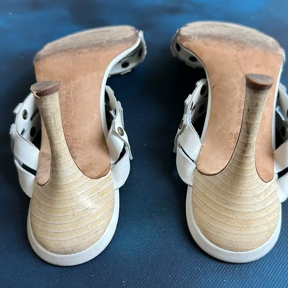 Manolo Blahnik Bulgaro Sandals/ Slides size 38 1/2 GUC white with metal - 🤍