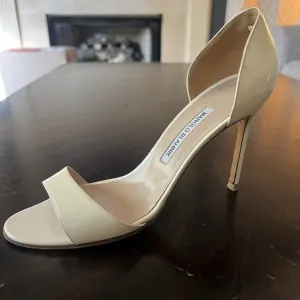 Manolo Blahnik Catalina Open Toe Heels Size 41 Patent Leather Beige Cream 4.5&quot;