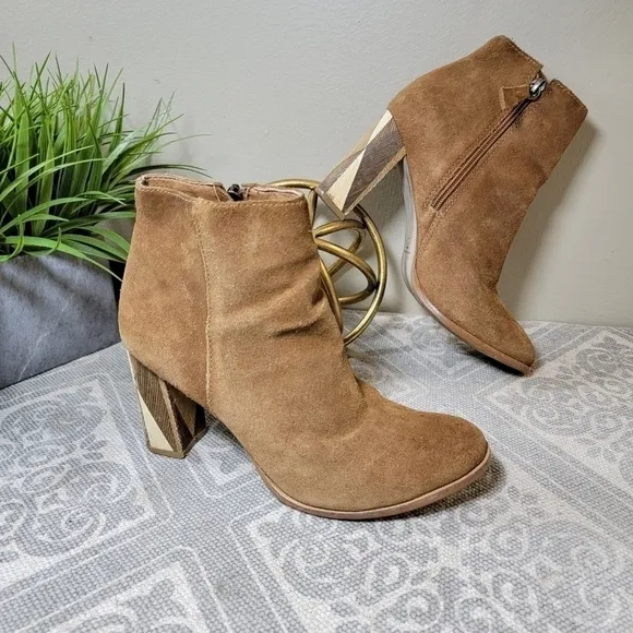 Matisse Katherine Tan Suede Booties Ankle Boots Geometric wood block heel Size 7