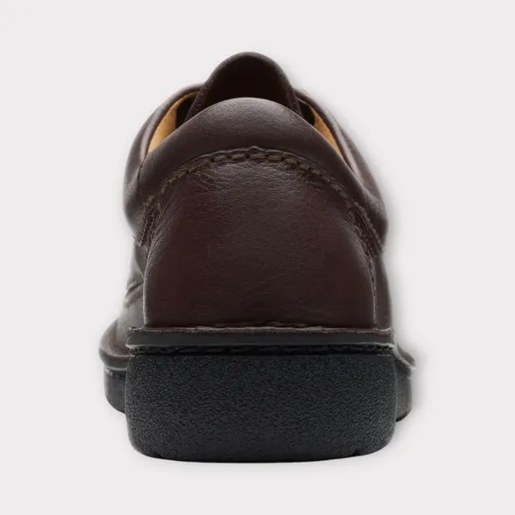 Mens Clarks Artisan Nature II Oxfords in Brown. 26142038