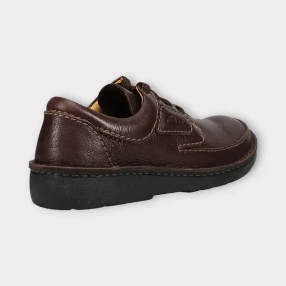 Mens Clarks Artisan Nature II Oxfords in Brown. 26142038