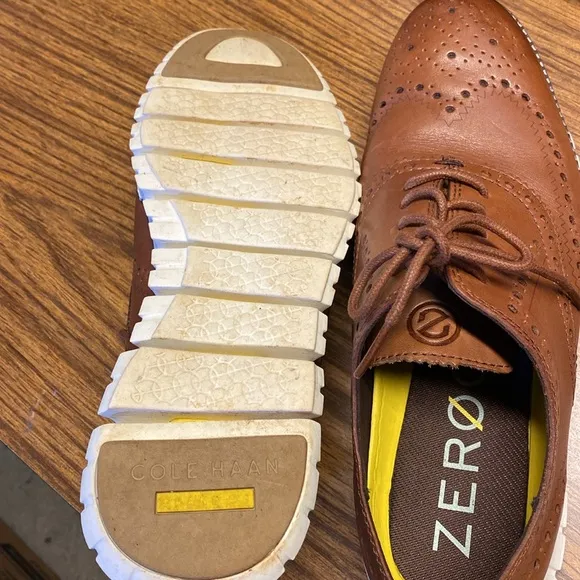 Men’s Cole Haan ZEROGRAND LIGHTWEIGHT SHOES SZ 8.5.  Nice used condition.