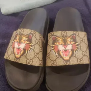 mens gucci slides size 10 Great Condition !! With Box