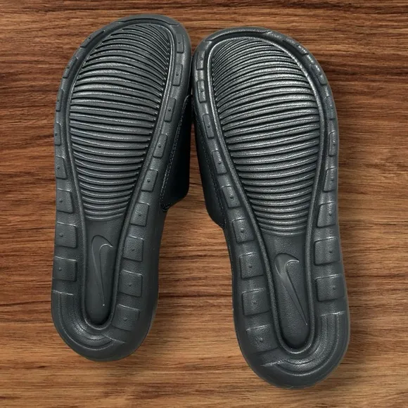 Men’s Nike Victori One Slides in Black with Nike Logo on Padded Vamp, Size 7.