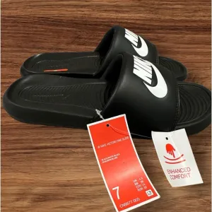 Men’s Nike Victori One Slides in Black with Nike Logo on Padded Vamp, Size 7.