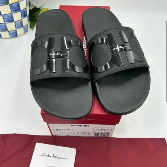 Men’s salvatore Ferragamo groove 2 rubber pool slides size 12 made in Italy