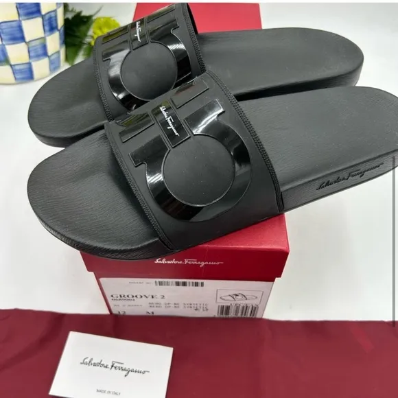 Men’s salvatore Ferragamo groove 2 rubber pool slides size 12 made in Italy