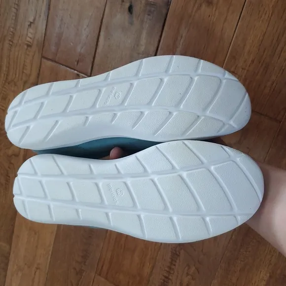 Merinos Women's Slip-Ons Mist Green