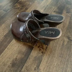 MIA brown leather mules/clogs with wooden heel, 8