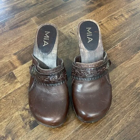 MIA brown leather mules/clogs with wooden heel, 8