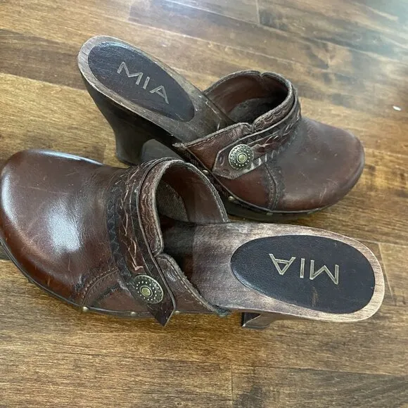 MIA brown leather mules/clogs with wooden heel, 8