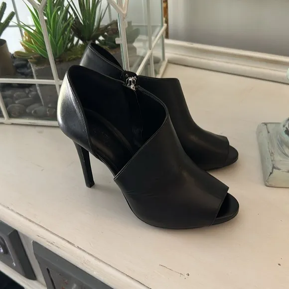 Michael Kors Black Open Toe Heels size 7