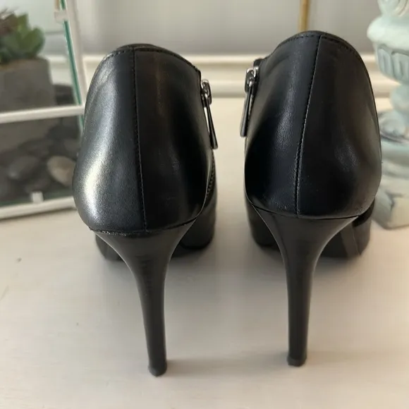 Michael Kors Black Open Toe Heels size 7