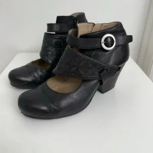 Miz Mooz Dale Mary Jane Heels Ankle Booties Faux Leather Black Embroidered Sz 9