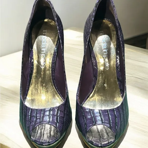 Moda in Pelle Peep Toe Heels for Women Size 8B.