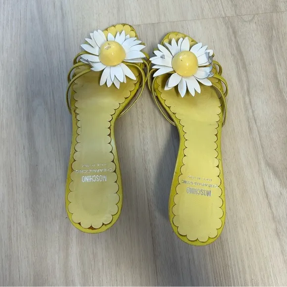 Moschino Cheap And Chic Green‎ Yellow Daisy Flower Ktten Heels Slides Womens 7