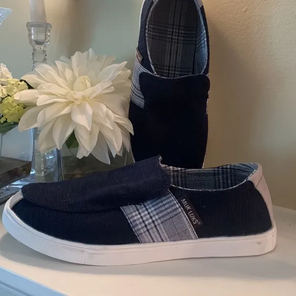 MUK LUKS Mens tour slip on sneaker, blue white and blue white plaid size 10