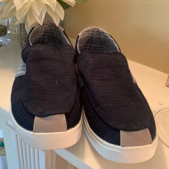 MUK LUKS Mens tour slip on sneaker, blue white and blue white plaid size 10