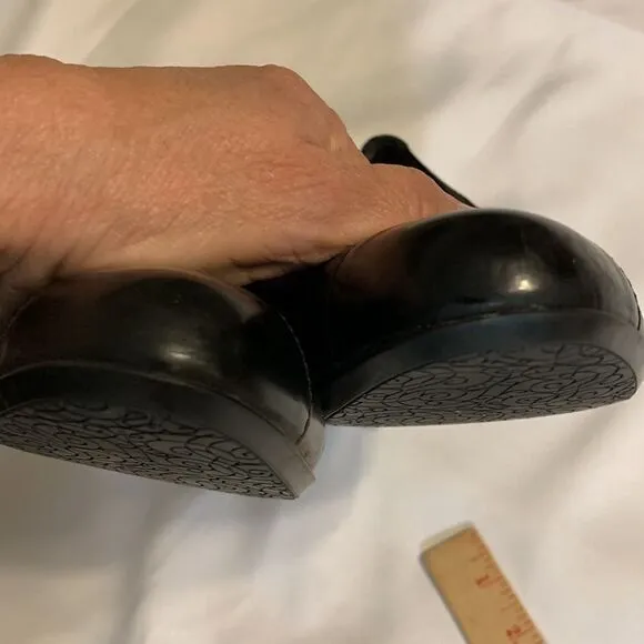 Munro American Size 12 black pump block heels