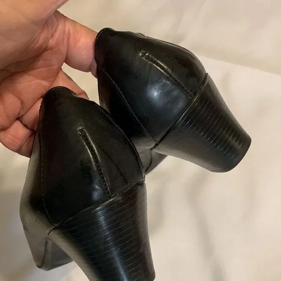 Munro American Size 12 black pump block heels