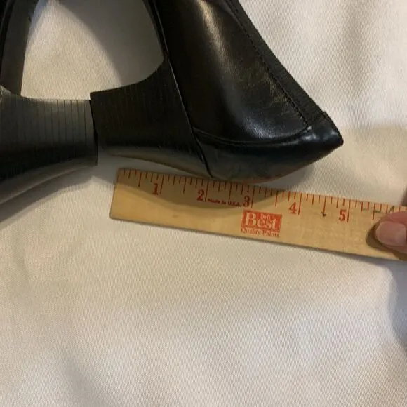 Munro American Size 12 black pump block heels