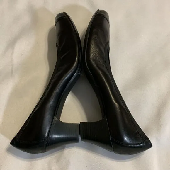 Munro American Size 12 black pump block heels