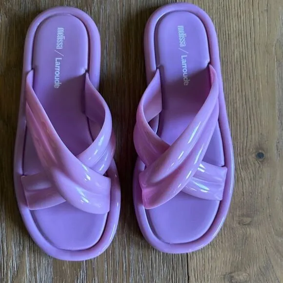 MWOB LARROUDE  X Melissa Cali Cross-Strap Slides - Lilac