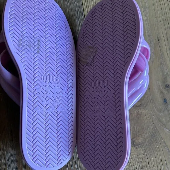 MWOB LARROUDE  X Melissa Cali Cross-Strap Slides - Lilac