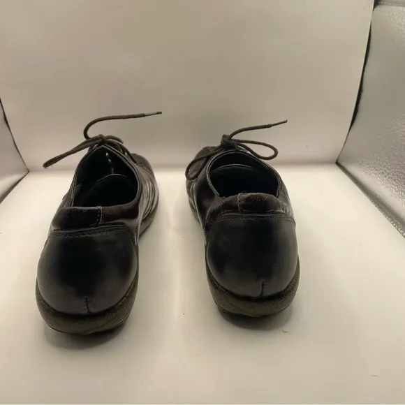 NAOT Dark Brown Leather Lace-Up Shoe Oxfords EUR 38 / US Women's 7 US Leaf Laces