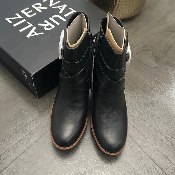 NATURALIZER Lyra Lug Sole Booties