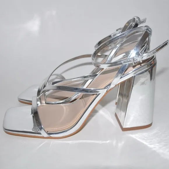 NEW Aldo Silver Metallic Open Toe Sandals Heels Block Heel Size 8.5 with Box