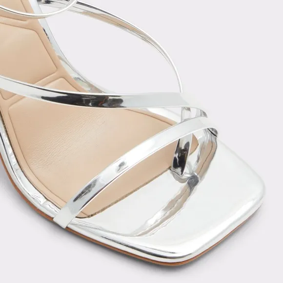 NEW Aldo Silver Metallic Open Toe Sandals Heels Block Heel Size 8.5 with Box