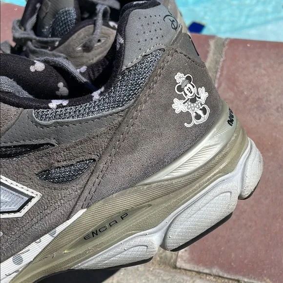 New Balance Black and Gray Sneakers with Signature Cushioning