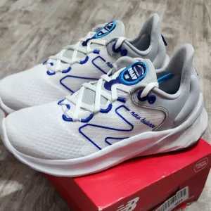 New Balance Fresh Foam Roav Women's Size 9 White Running Shoes Sneakers