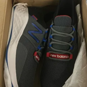 New Balance‎ Kid's Fresh Foam Roav V1 Sz 6