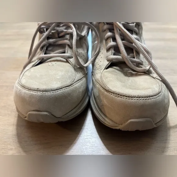 New Balance suede and mesh uppers, walking shoes size 8