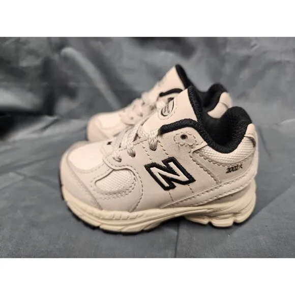 New Balance Toddlers 2002 Sneakers IC2002PM Lace Up Grey Size 4 NEW IN BOX!